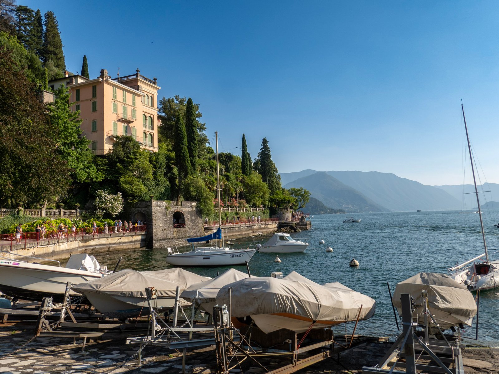 Lake Como village street, compressed telephoto, RX100 VII